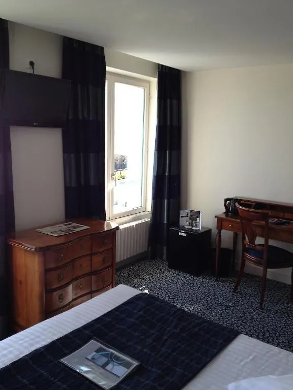 Le Querrien Hotel Cancale 3*,